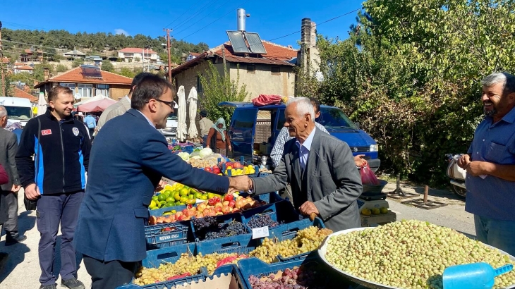 Belediye Başkanımız Mehmet Özata Pazar Esnafını Ziyaret Etti -1