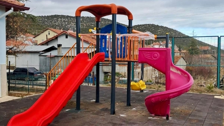 Fatih İlköğretim Okulu Bahçesindeki Oyun Parkı Yenilendi
